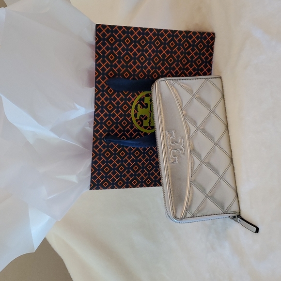 Tory Burch Handbags - NEW WITH TAG! Tory Burch Silver Savannah Zip Continental Wallet